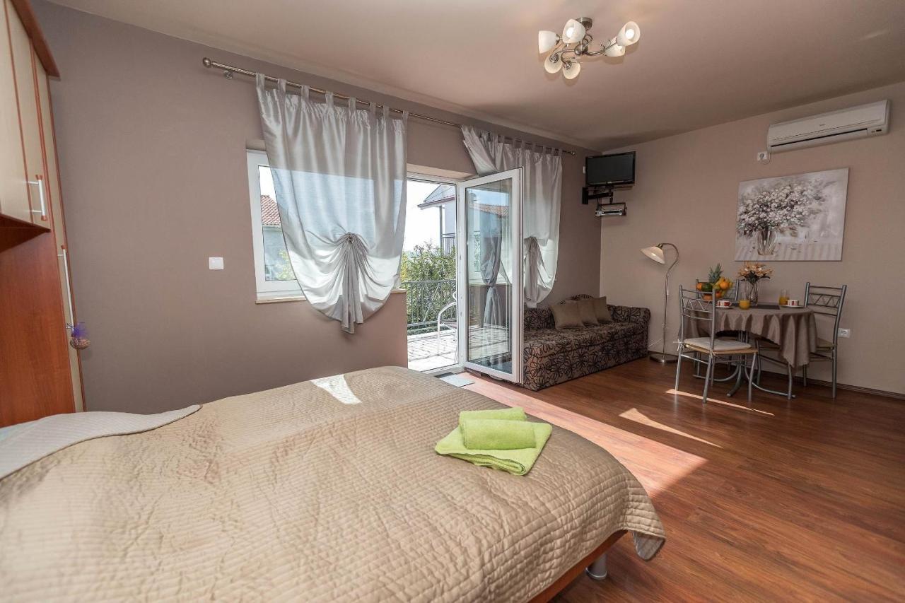 Apartments Karmen 1 Цриквеница Экстерьер фото