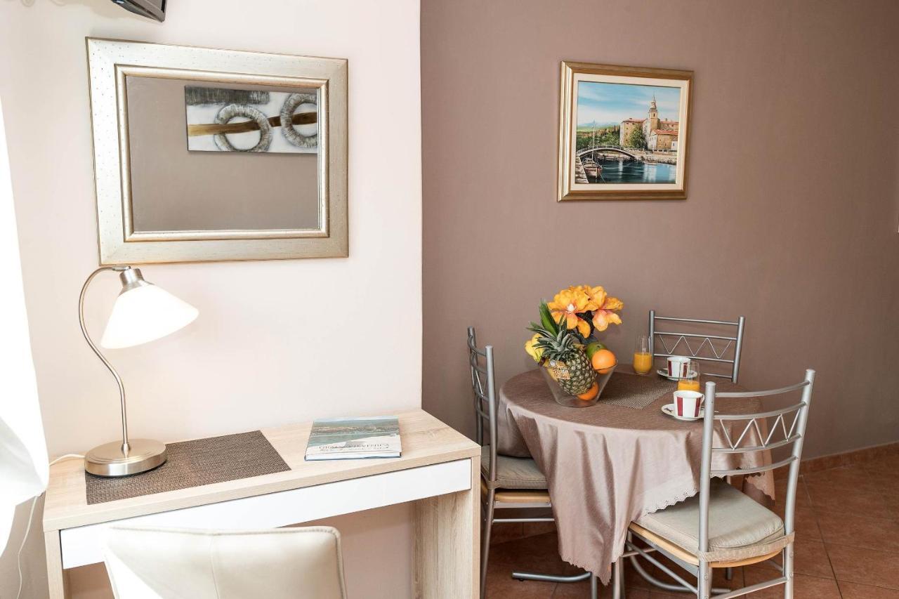 Apartments Karmen 1 Цриквеница Экстерьер фото