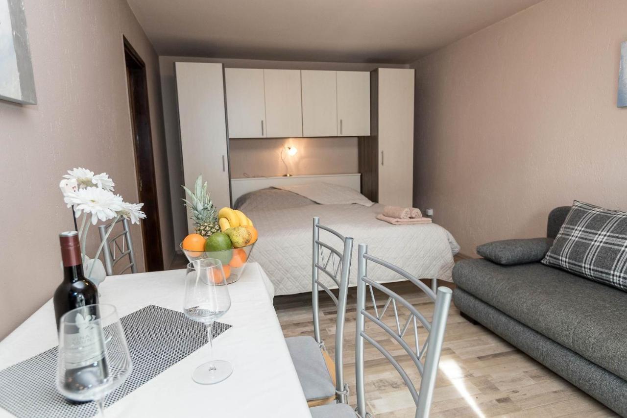 Apartments Karmen 1 Цриквеница Экстерьер фото